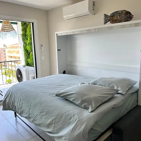 Bleu Horizon, Vue Hyères