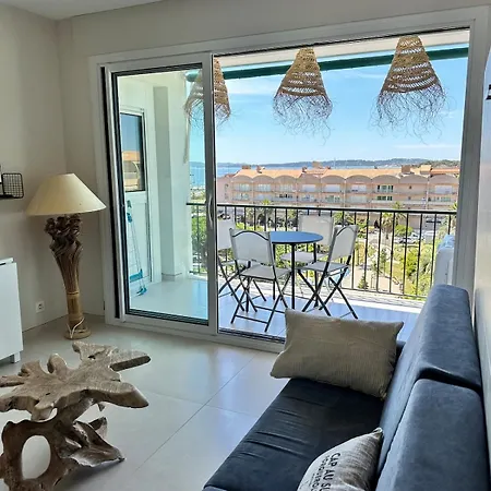 Bleu Horizon, Vue Hyères